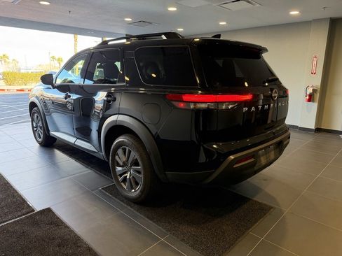 Used 2025 Nissan Pathfinder SV image 7