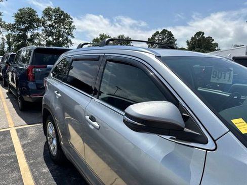 Used 2014 Toyota Highlander Limited Platinum AWD/4WD image 8
