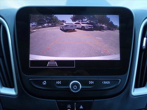 Used 2022 Chevrolet Malibu LT FWD image 17