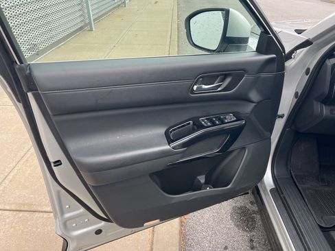 Used 2022 Nissan Pathfinder SV image 46