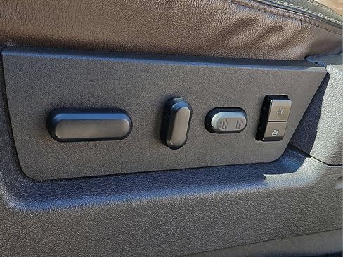 Used 2011 Ford F150 Platinum RWD image 18