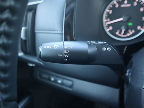 Used 2024 Nissan Pathfinder SL image 23