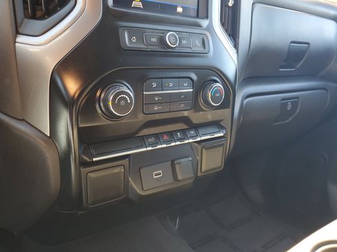 Used 2020 Chevrolet Silverado 1500 Custom w/ Custom Value Package image 27