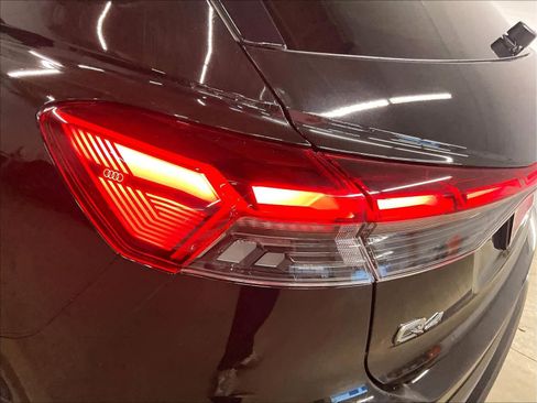 Used 2024 Audi Q4 e-tron Premium Plus w/ Premium Plus image 29