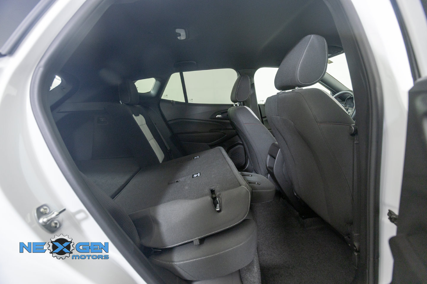 Used 2025 Chevrolet Trax RS w/ Driver Confidence Package FWD image 40