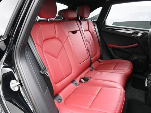 Certified 2026 Porsche Macan AWD/4WD image 27
