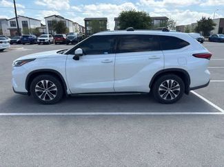 Used 2021 Toyota Highlander XLE video 2