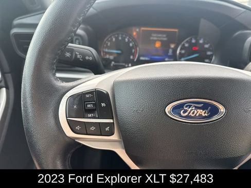 Used 2023 Ford Explorer XLT AWD/4WD image 14