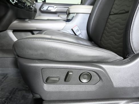 Used 2025 Chevrolet Silverado 2500 ZR2 w/ Technology Package image 22