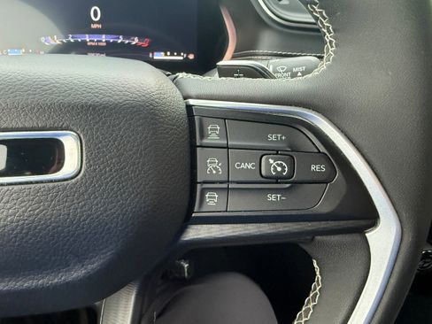Certified 2023 Jeep Grand Cherokee Altitude AWD/4WD image 16