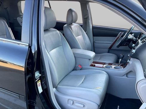 Used 2012 Toyota Highlander Limited w/ Tow Pkg FWD image 9