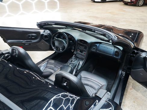 Used 2004 Chevrolet Corvette Convertible w/ Preferred Equipment Group image 32