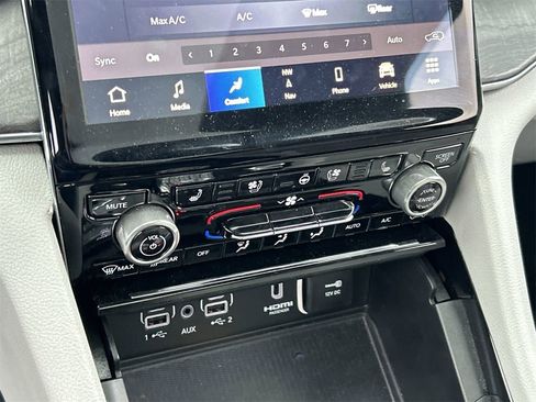 Used 2022 Jeep Grand Cherokee Overland w/ Advanced Protech Group III image 25