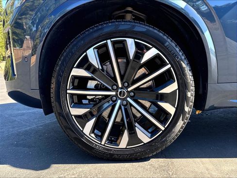Used 2026 Volvo XC90 B6 Plus w/ Protection Package Premier AWD/4WD image 12