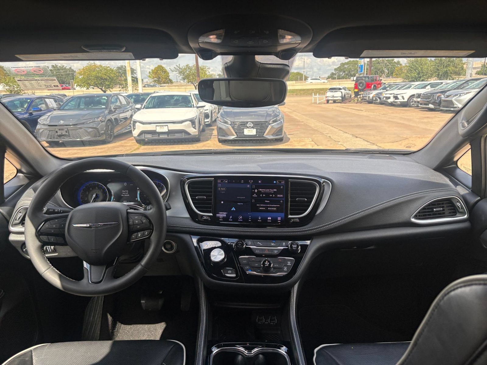 Used 2025 Chrysler Pacifica Limited FWD image 37