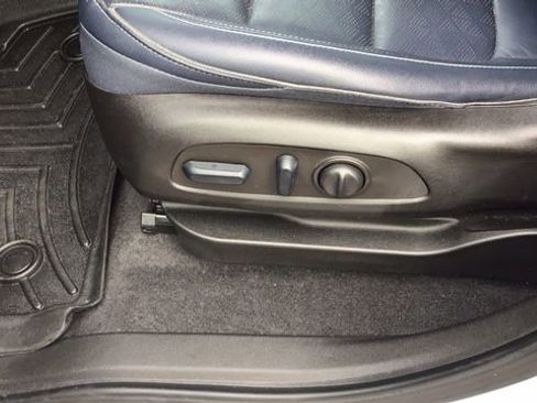 Used 2023 Chevrolet Bolt EUV LT w/ Convenience Package image 16