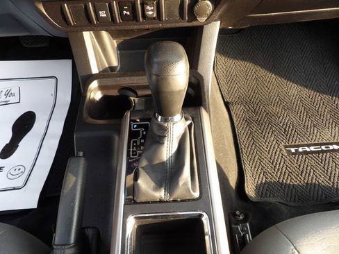 Used 2017 Toyota Tacoma TRD Sport image 20