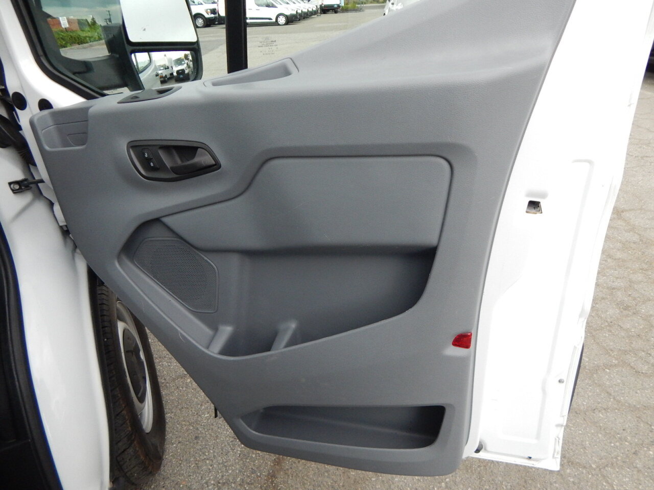 Used 2018 Ford Transit 250 148 Medium Roof RWD image 21