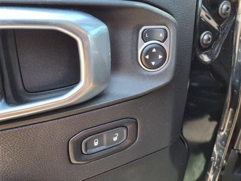 Used 2023 Jeep Gladiator Overland image 14