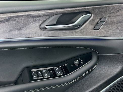 Used 2025 Jeep Grand Cherokee L Overland image 18