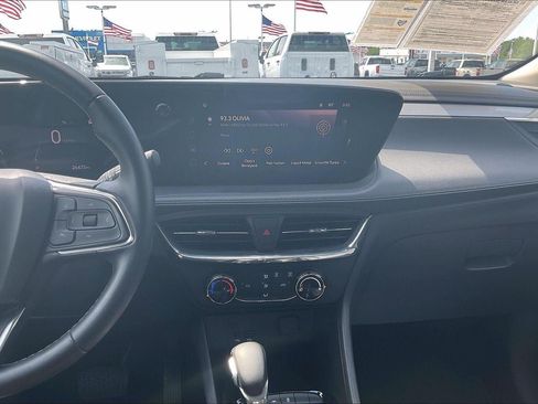 Used 2025 Buick Encore GX Preferred AWD/4WD image 7