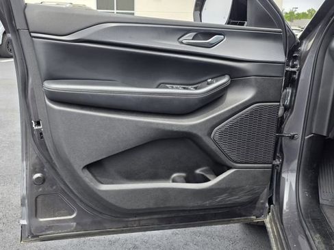 Used 2023 Jeep Grand Cherokee L Laredo RWD image 15