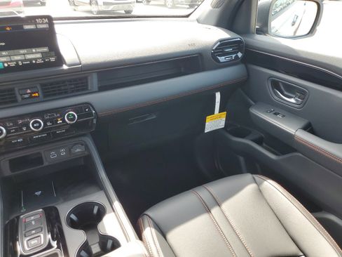 New 2025 Honda Pilot TrailSport image 17