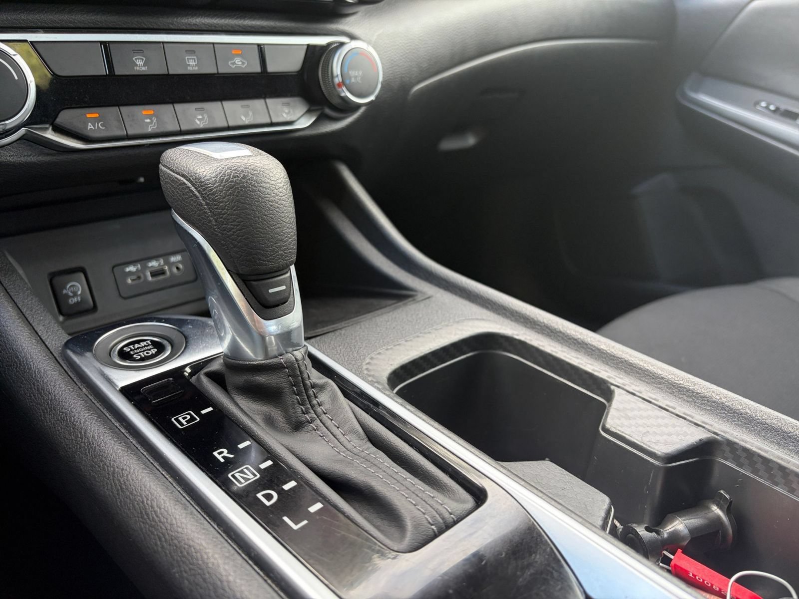 Used 2025 Nissan Sentra SV FWD image 38