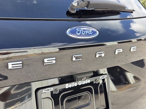 Used 2022 Ford Escape SE w/ SE Sport Appearance Package FWD image 14