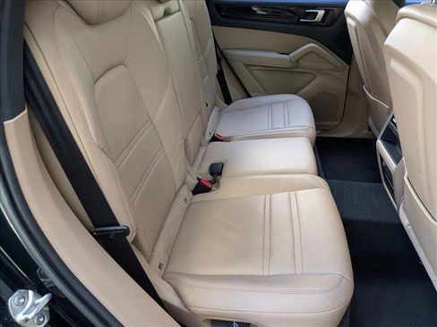 Used 2023 Porsche Cayenne Platinum Edition AWD/4WD image 21
