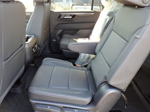 New 2026 Chevrolet Suburban LT w/ Comfort Package AWD/4WD image 9