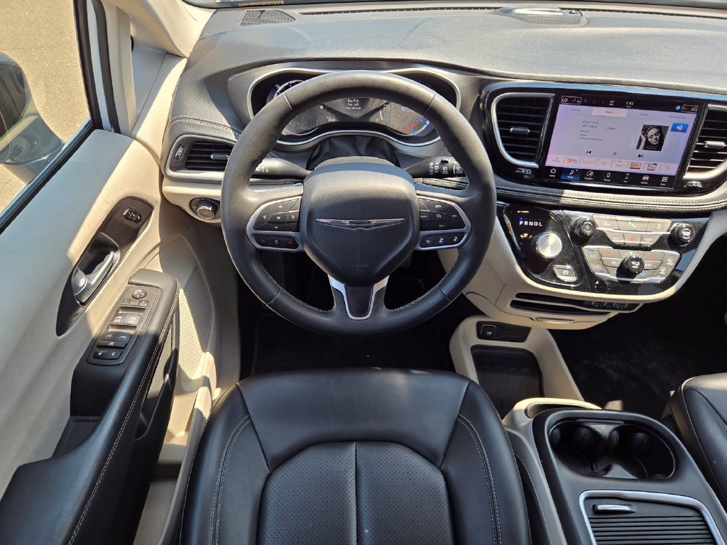 Used 2024 Chrysler Pacifica Limited FWD image 13