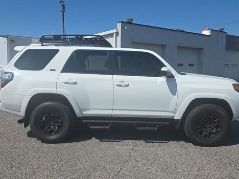 Used 2022 Toyota 4Runner SR5 w/ TRD Black Wheel Package (TMS) AWD/4WD image 3