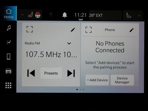 Used 2022 Chrysler Voyager LX image 16