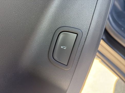 New 2026 Chevrolet Traverse LT w/ Midnight/Sport Edition FWD image 15