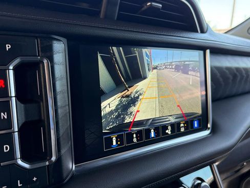 Used 2022 GMC Yukon XL Denali AWD/4WD image 29