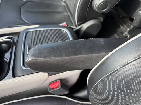 Used 2023 Chrysler Pacifica Limited image 14