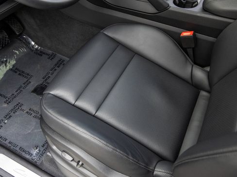Certified 2025 Porsche Cayenne AWD/4WD image 26