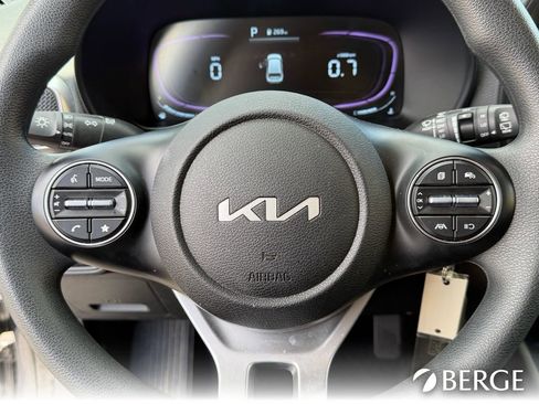 Used 2025 Kia Soul LX w/ LX Technology Package FWD image 32