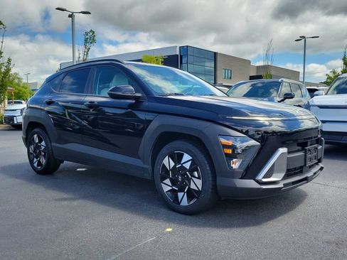 Used 2025 Hyundai Kona SEL FWD image 3