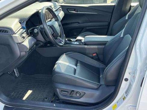 Used 2025 Toyota Camry SE FWD image 13