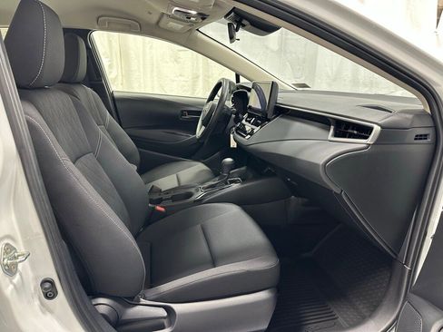 Used 2025 Toyota Corolla LE image 57