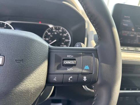 Used 2025 Nissan Rogue SV image 15