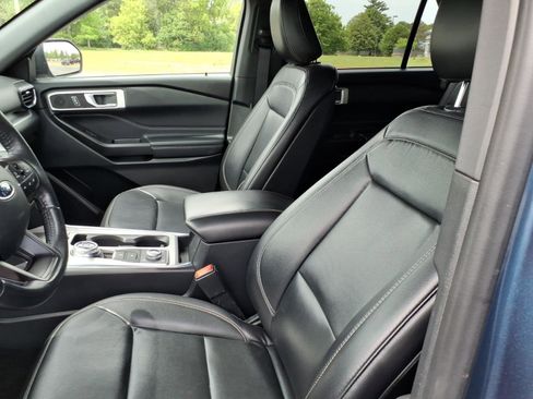 Used 2020 Ford Explorer XLT w/ Equipment Group 202A AWD/4WD image 19