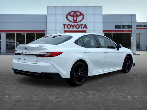 Certified 2025 Toyota Camry SE w/ Convenience Package image 6