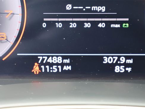 Used 2019 Audi Q8 Premium image 24