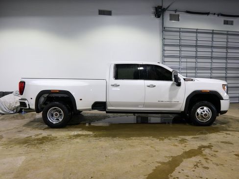 Used 2022 GMC Sierra 3500 Denali image 2