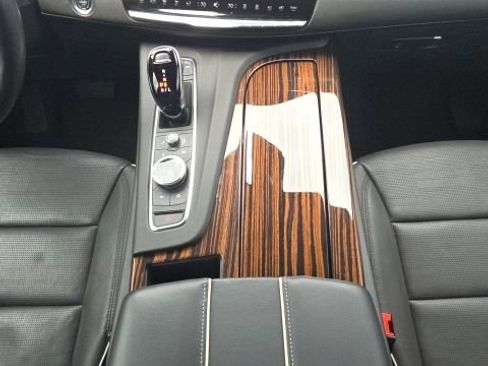 Used 2024 Cadillac Escalade Premium Luxury AWD/4WD image 43