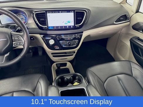 Used 2023 Chrysler Pacifica Touring-L image 30
