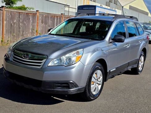 Used 2010 Subaru Outback 2.5i AWD/4WD image 4
